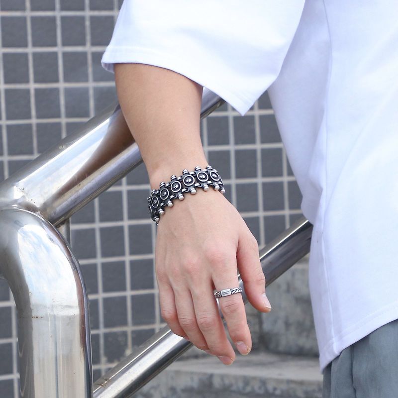 ​   신상품 남성용 티타늄 스틸 해골 팔찌 - 대담한 - Streetwear Brand Jewelry 리뷰 및 가격